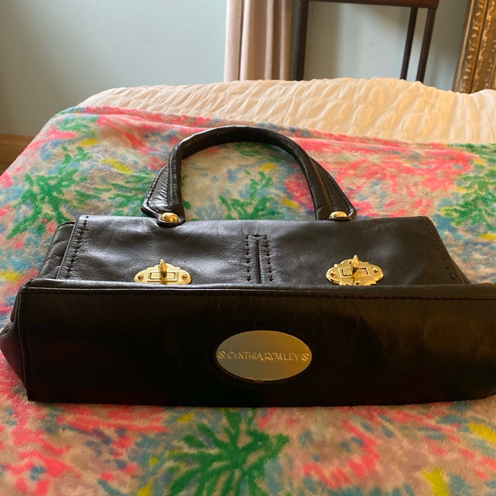Black and gold purse/handbag cute for evening.